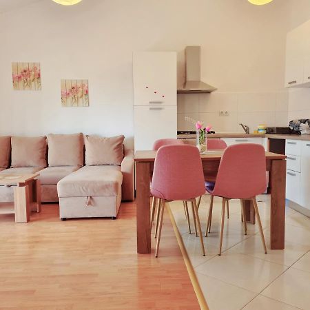 Apartment Nora Near The Beach PUY Exterior foto